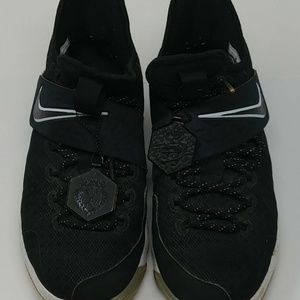 Lebron James Soldier 13 Nike Youth size 5.5